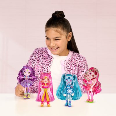 08 14908_MMXPL_S2_W1_DOLL_SGL_PK_LIFESTYLE_1X1_BG_02