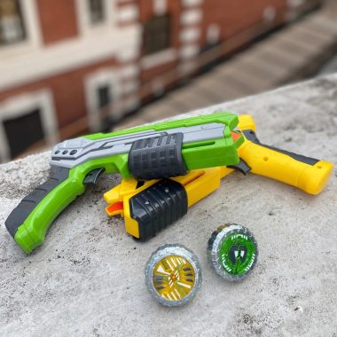 SPINNER MAD PISTOLET VERT + TOUPIE LUM.